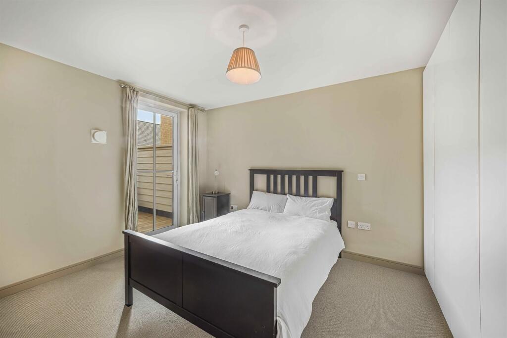 2 bedroom apartment for sale in Hale Road, Hale Barns, Altrincham, WA15